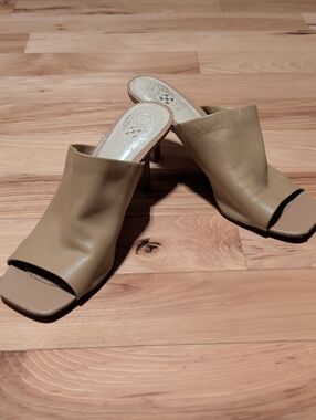 Vince Camuto Tan Leather Open-Toe Slide Mules